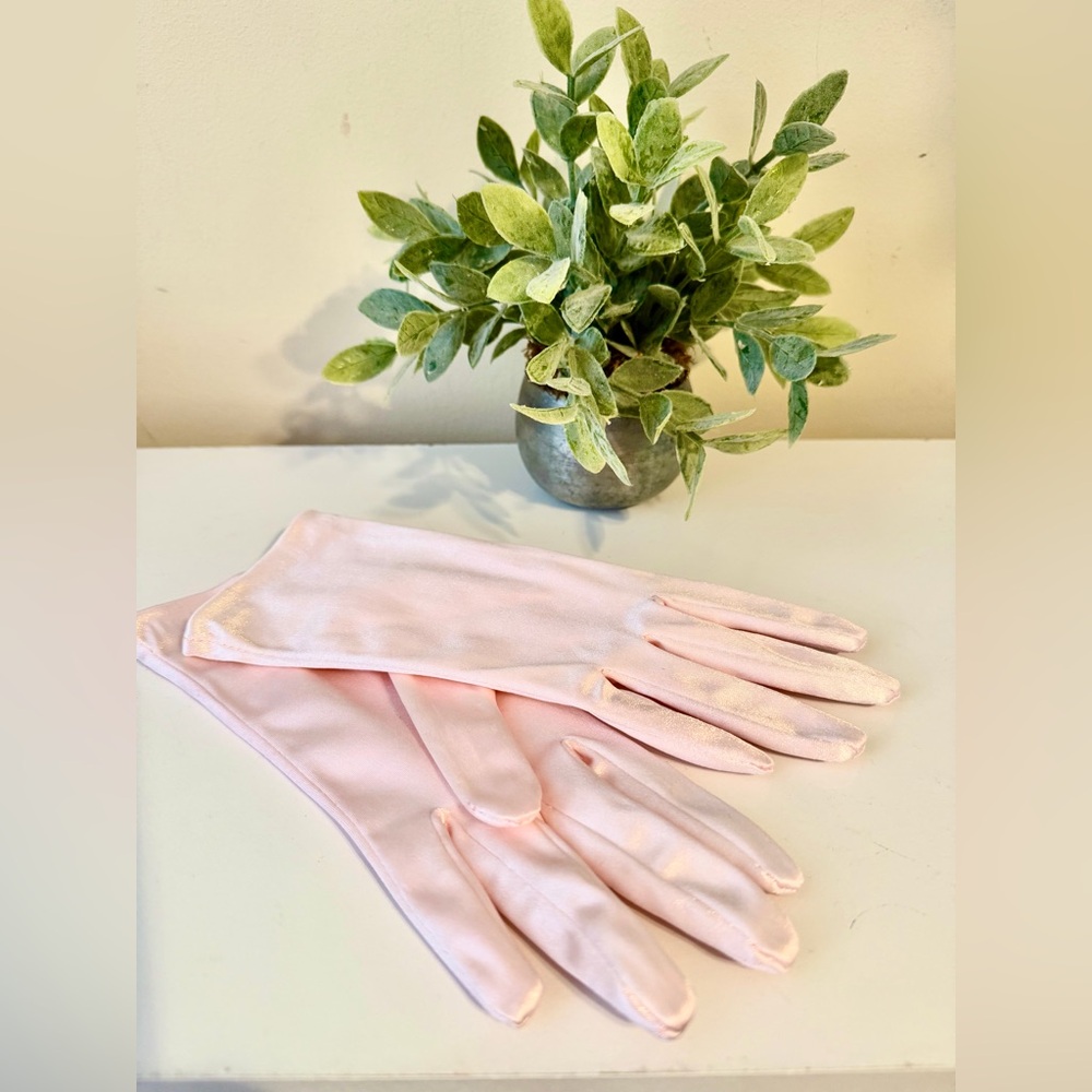 Vintage Light Pink Ladies Gloves